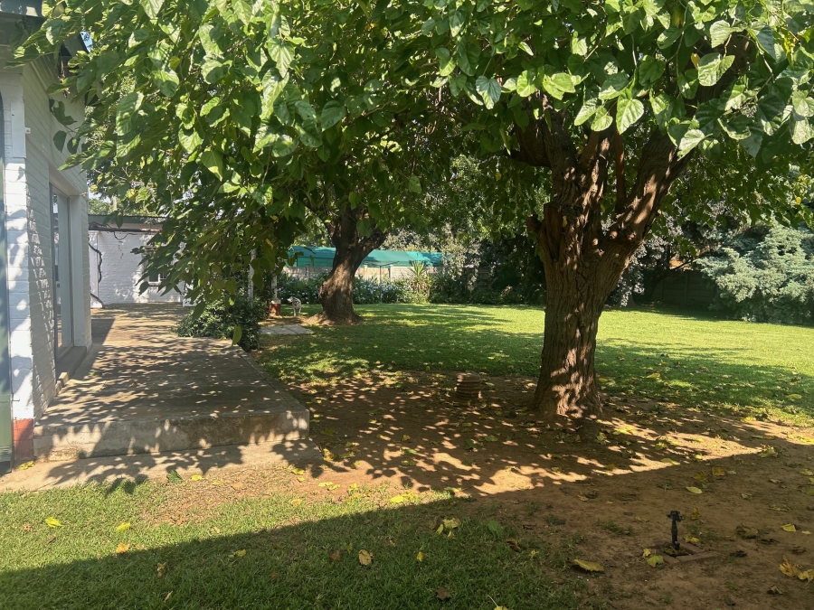 5 Bedroom Property for Sale in Viljoenskroon Free State